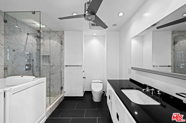 Building Photo - 4267 Marina City Dr