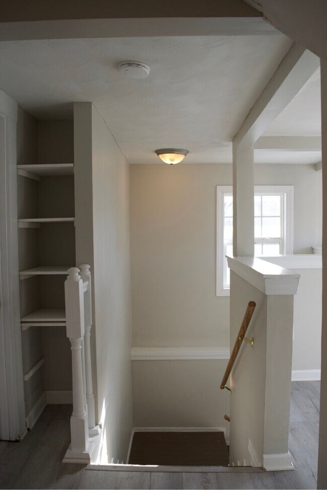 Building Photo - Conveniently Located 3 Bed 2 Bath House