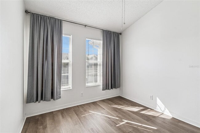 Building Photo - 571 Shoreham Ct NE