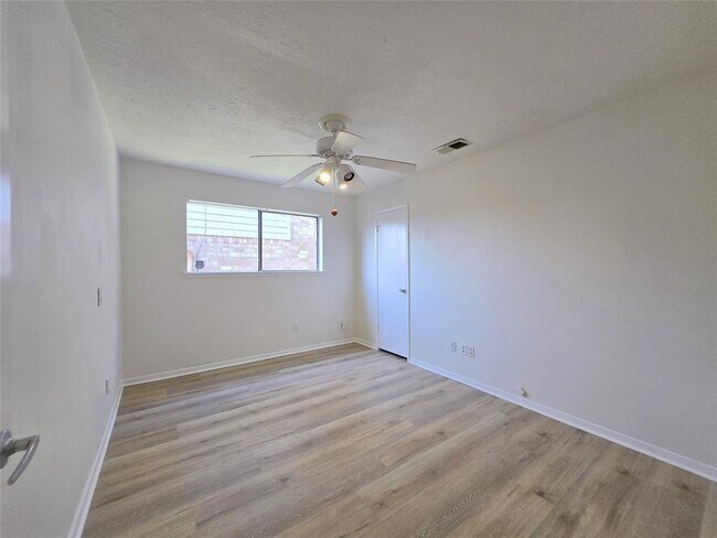 Building Photo - 2946 Jenny Dr