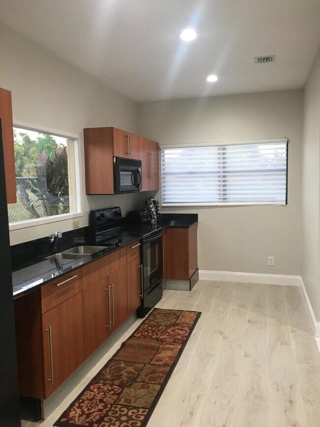 Building Photo - 14225 Citrus Dr