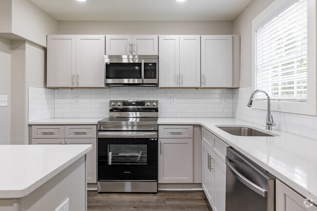 3BR, 2.5BA - 1,147SF - Crystal at Riverdale