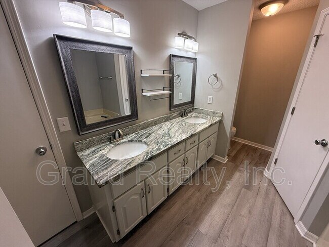 Building Photo - 3965 Deerwood Cir