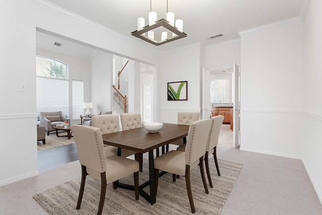 Building Photo - 915 Falcon Trail