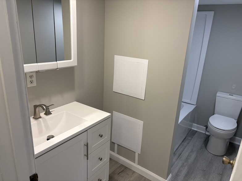 Cozy bathroom - 9603 Alley Branch Rd