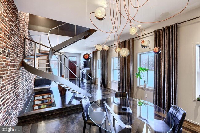 Building Photo - 1301 Hull St