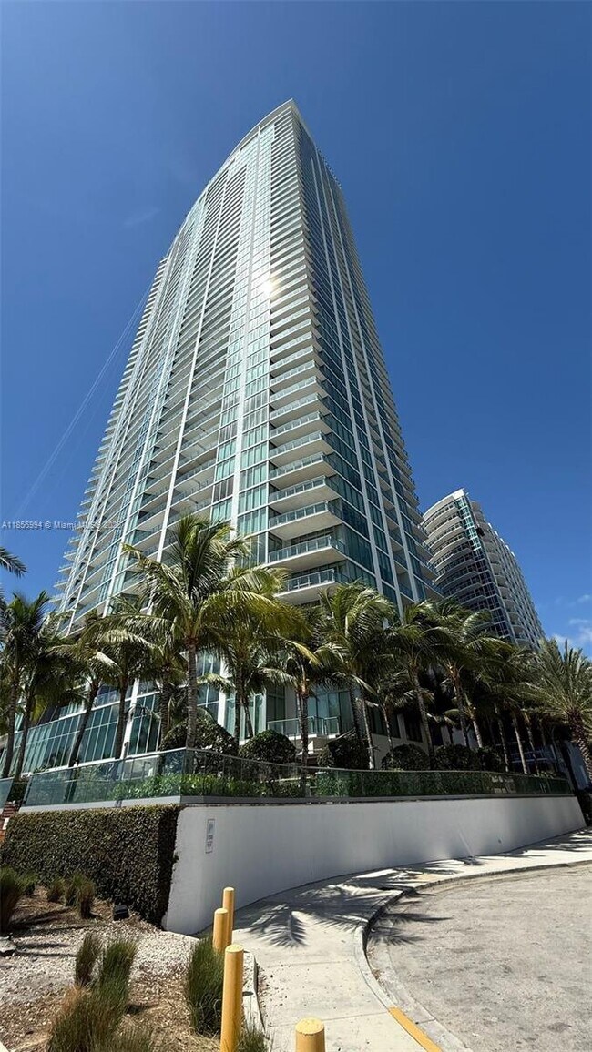 Building Photo - 2900 NE 7th Ave
