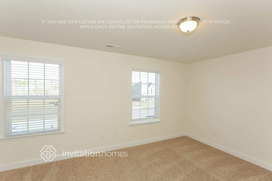 Building Photo - 11350 Cedarvale Farm Pkwy
