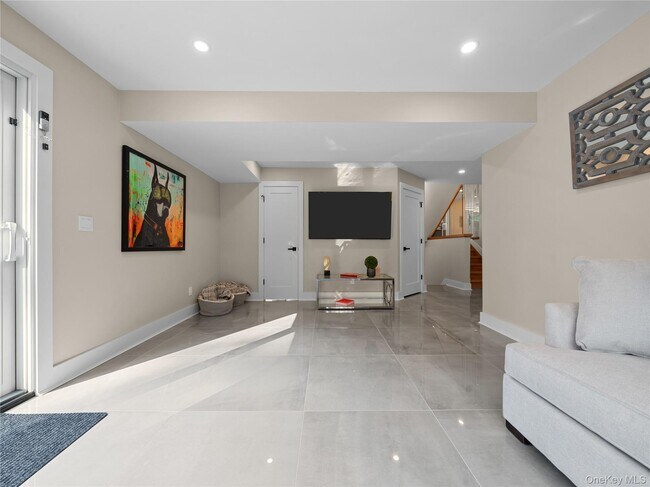 Building Photo - 5 N Hills Rd