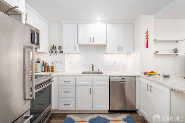 Building Photo - 403 Main St