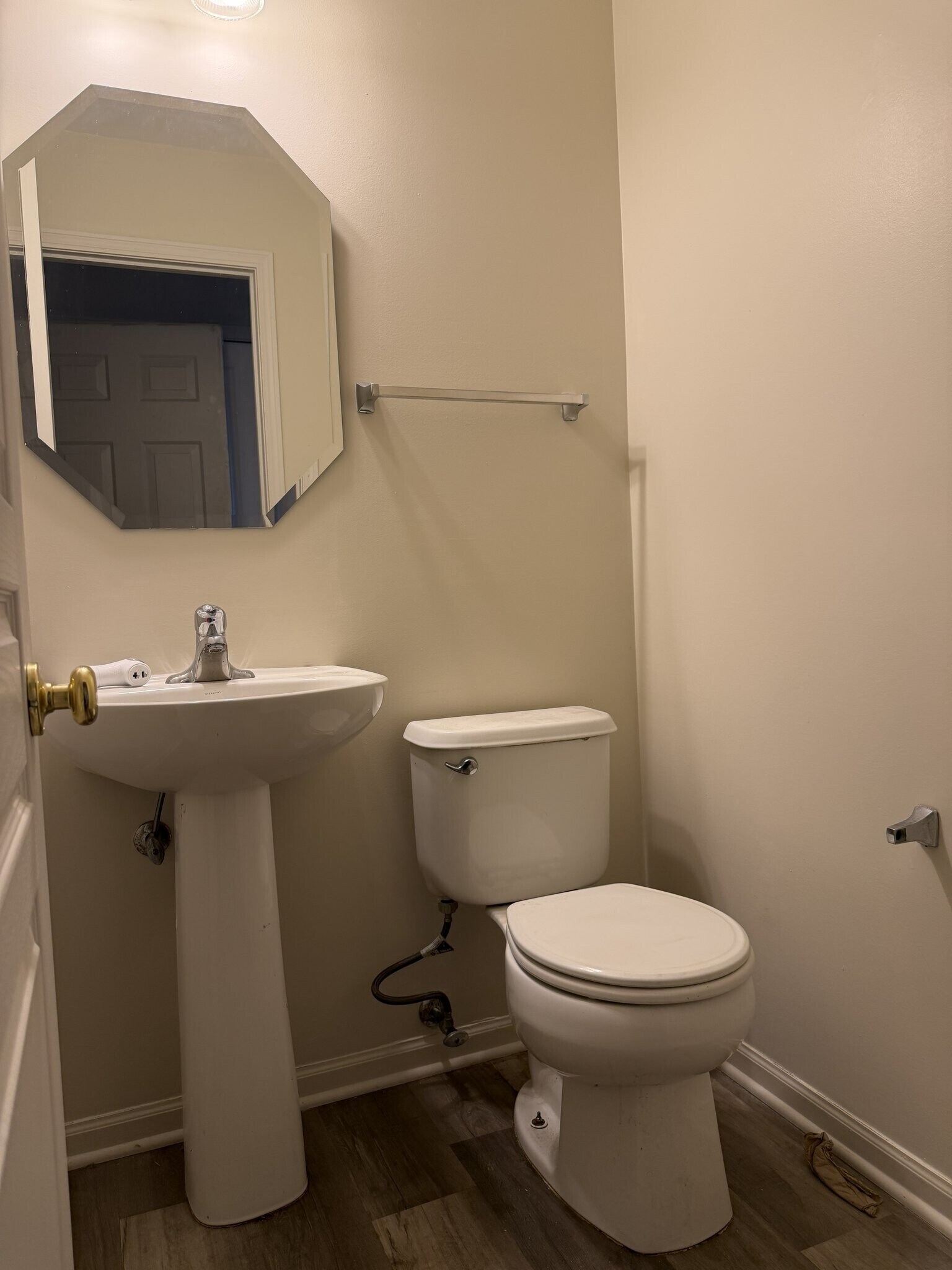 Building Photo - 1527 Yellowstone Dr