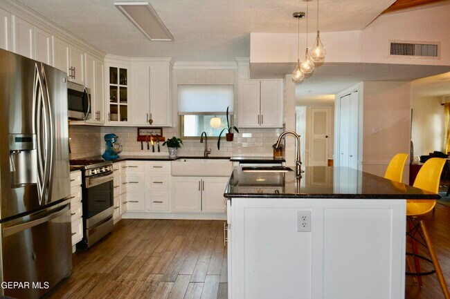 Building Photo - 10640 Vista Alegre Dr