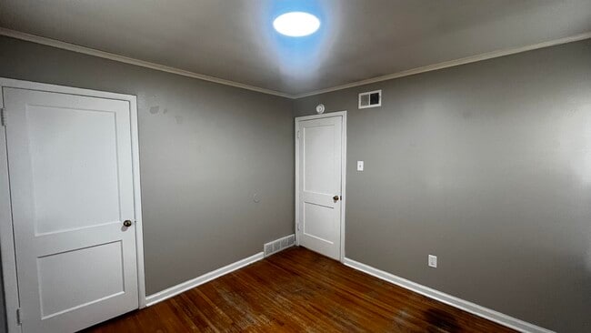 Building Photo - 4667 Violet Ave