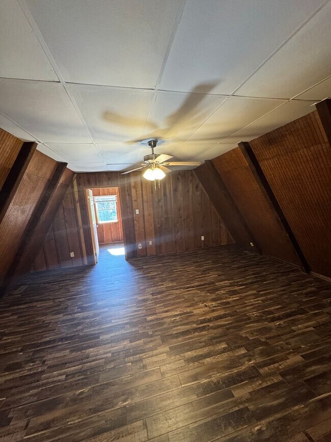 Building Photo - 3938 Cloverdale Rd