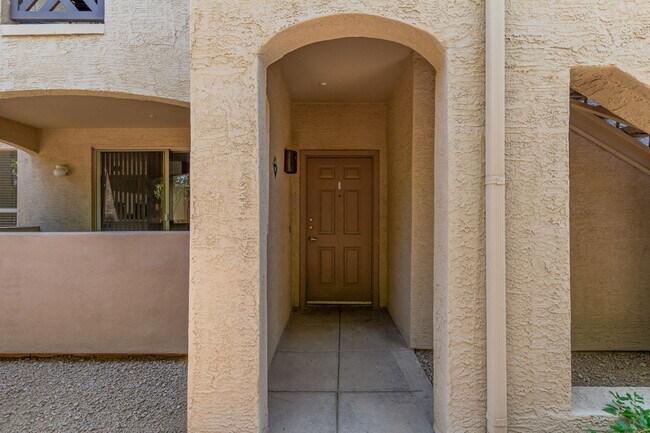 Building Photo - North Scottsdale Large 3 bed condo with attached 2 car garage, 1st floor unit