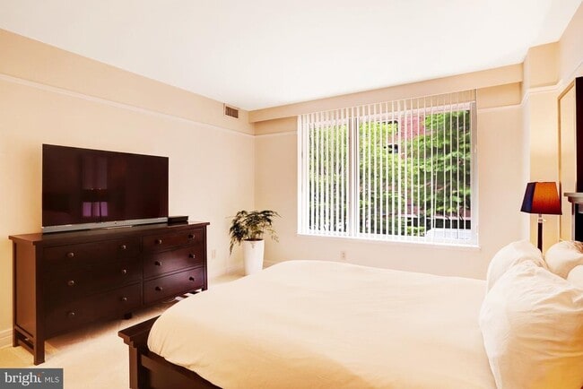 Building Photo - 1155 23rd St NW