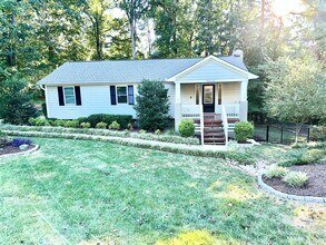Building Photo - Magnificant 4BD, 3BA Home in Highly Sought...