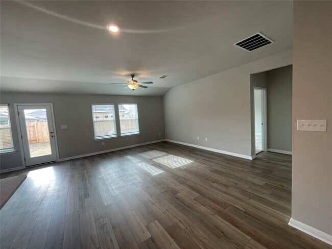 Building Photo - 404 Grasslands Trl