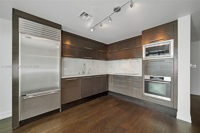 Building Photo - 900 Biscayne Blvd