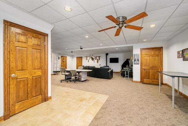 Building Photo - 8855 E 93rd Ave