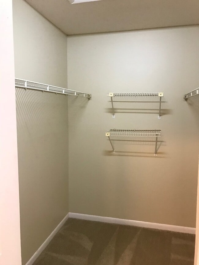 Building Photo - FABULOUS 3/2.5 Townhome In Wonderful Lake ...