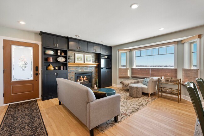 Building Photo - 21253 Lake George Blvd