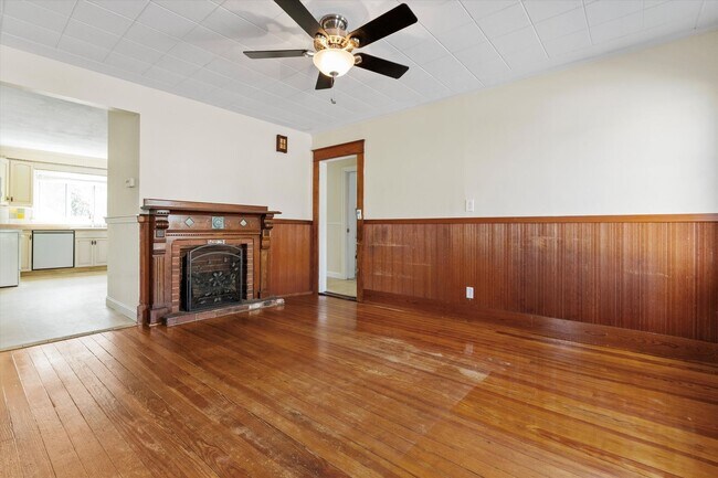 Building Photo - 164-162 Alsace St