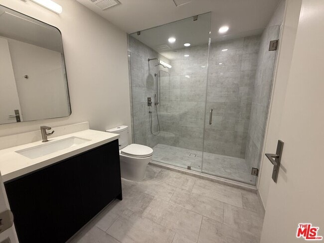 Building Photo - 505 S Barrington Ave