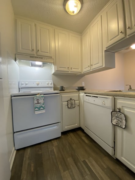 Building Photo - 1005 Hickory Hill Ln