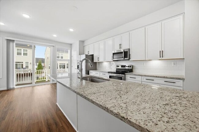 Building Photo - 628 Bushwood Alley