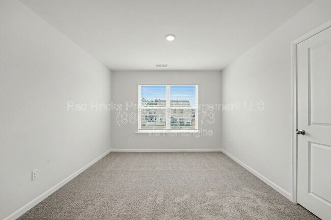 Building Photo - 136 Mdw Vw Dr