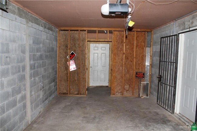 Building Photo - 1108 Arboledas Dr