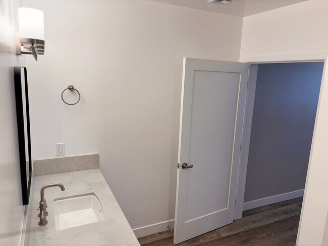 Building Photo - 2 Bed 2 Bath for Rent in Escondido
