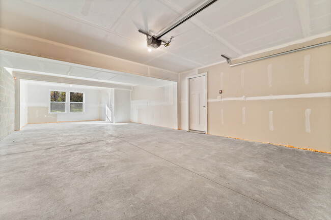 Building Photo - 705 Ravenshire Ct