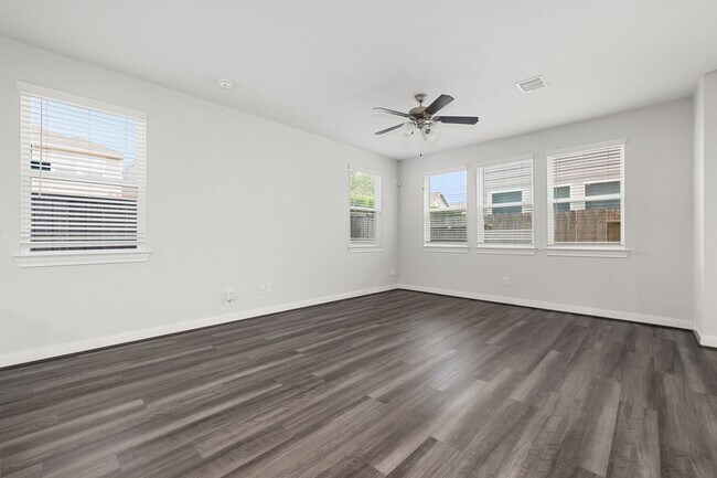 Building Photo - 9914 Brickhouse Dr