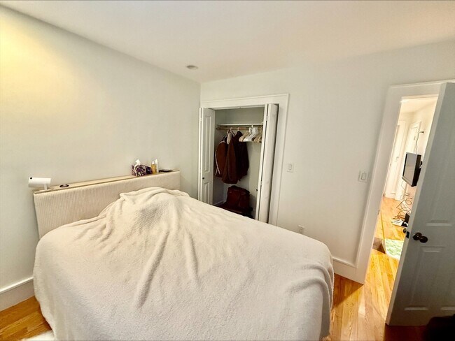 Building Photo - 11 Thacher Ct