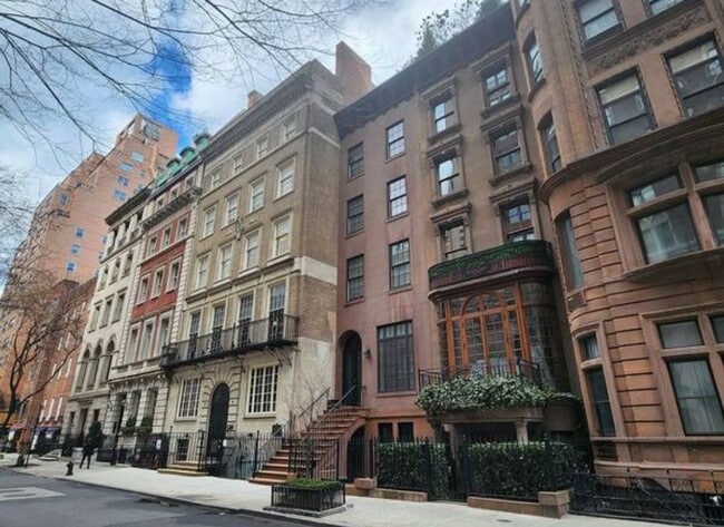 Building Photo - 35 E 65th St