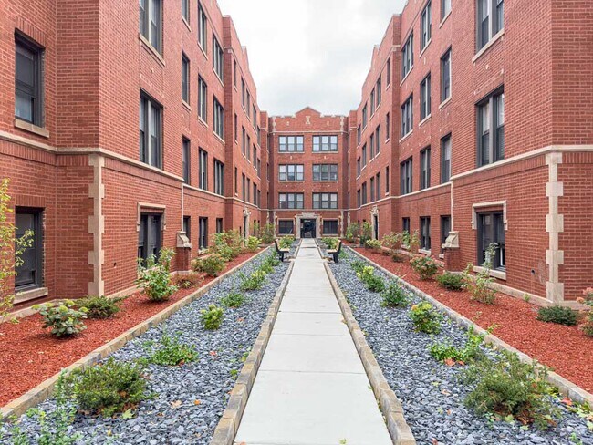 Building Photo - 3946 N Janssen Ave