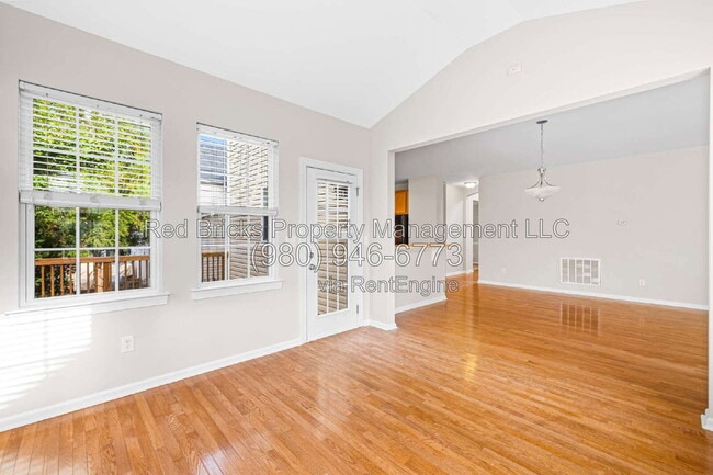 Building Photo - 10613 Bere Island Dr