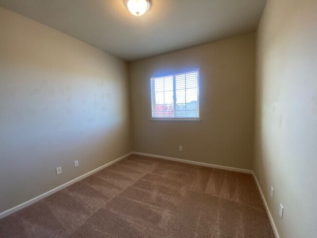 Building Photo - EXCEPTIONAL 4 BEDROOMS, 3 BATH, 3 CAR GARA...