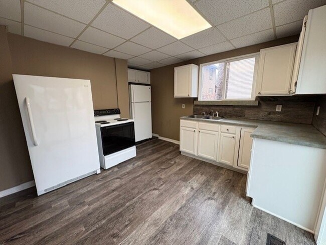 Building Photo - Classic Akron Home, Modern Convenience: Deck, First Floor Bedroom & Laundry and 2 Sunroom's