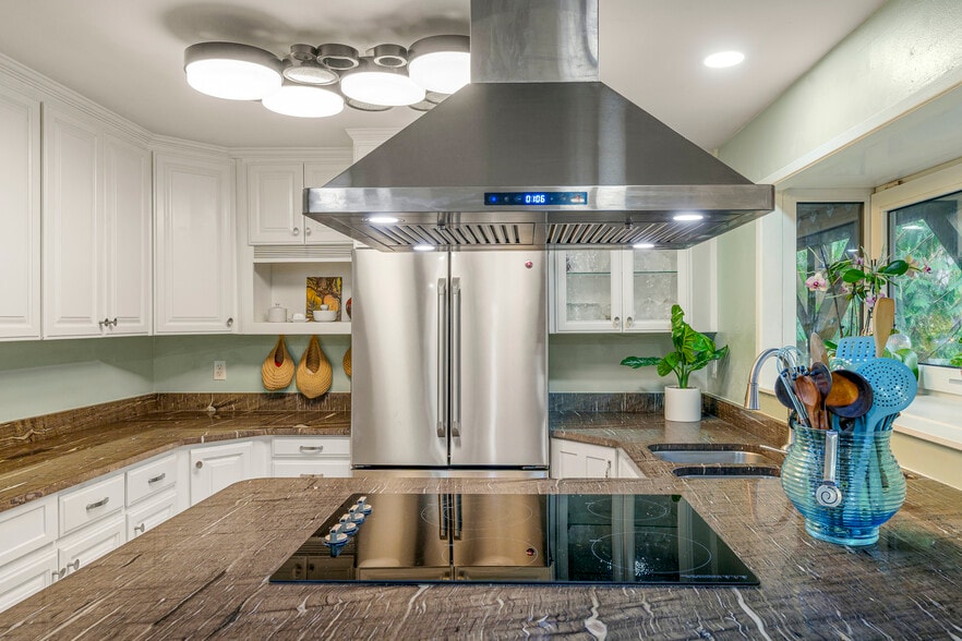 Efficient Kitchen Layout - 20043 Forest Park Dr NE