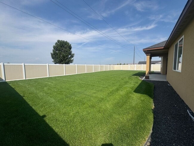 Building Photo - Rent Reduced! Home in Quincy