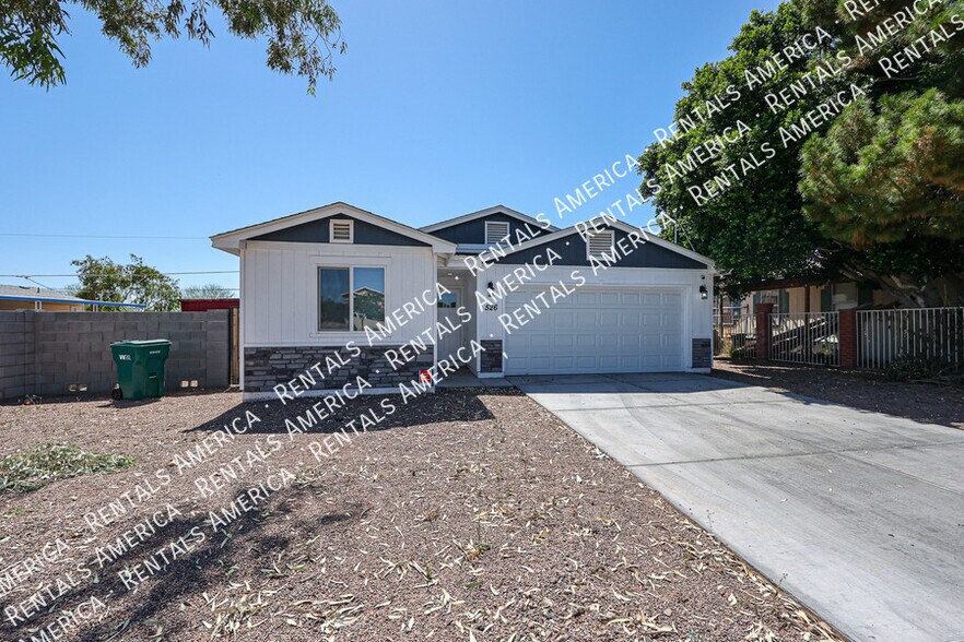 Building Photo - 526 S Crismon Rd