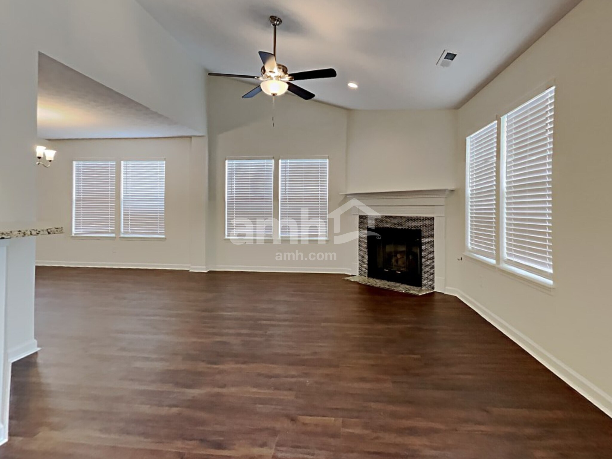 Building Photo - 1405 Willshire Dr