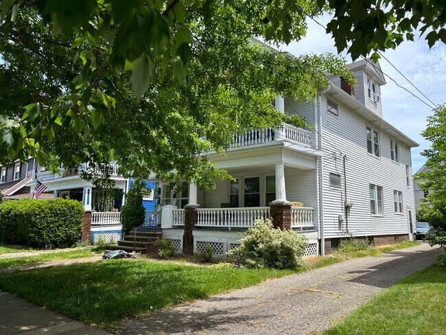 Building Photo - 1285 Cranford Ave