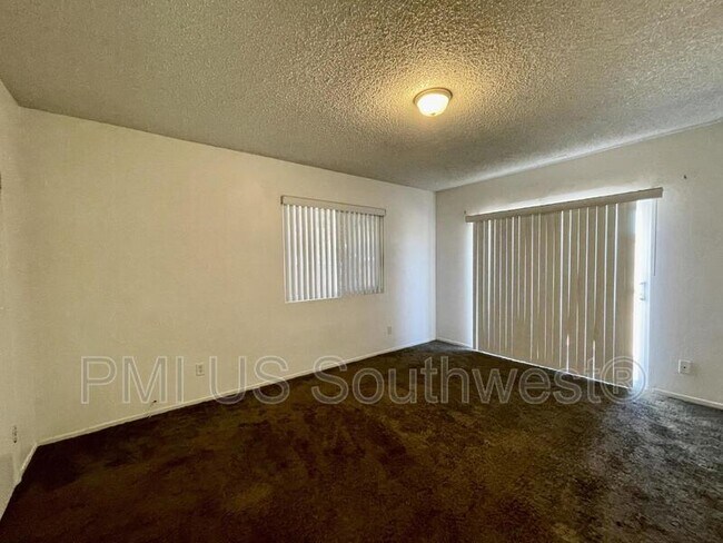 Building Photo - 1435 Bryan Dr