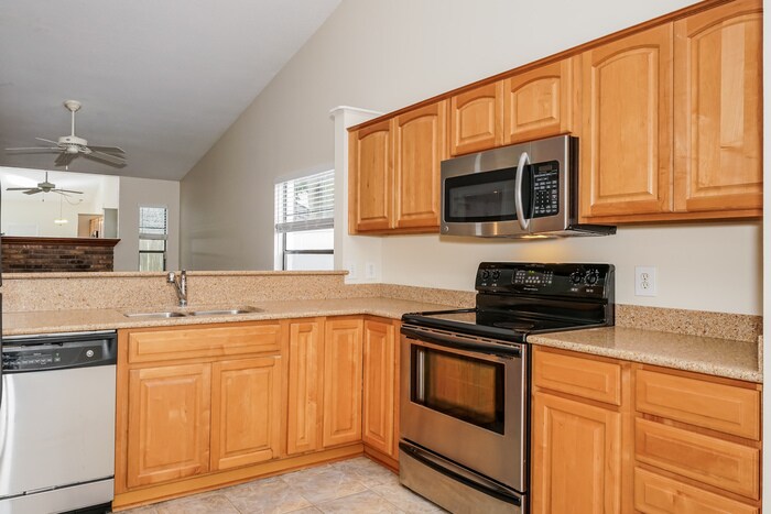 Building Photo - 830 E Charing Cross Cir