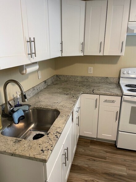 Kitchen Counter - 85 California St