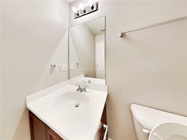 Building Photo - 2565 Piering Dr
